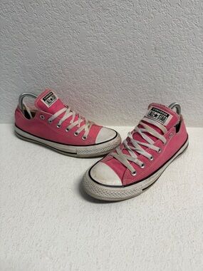 Converse Pink Low Top Canvas Sneakers W 9